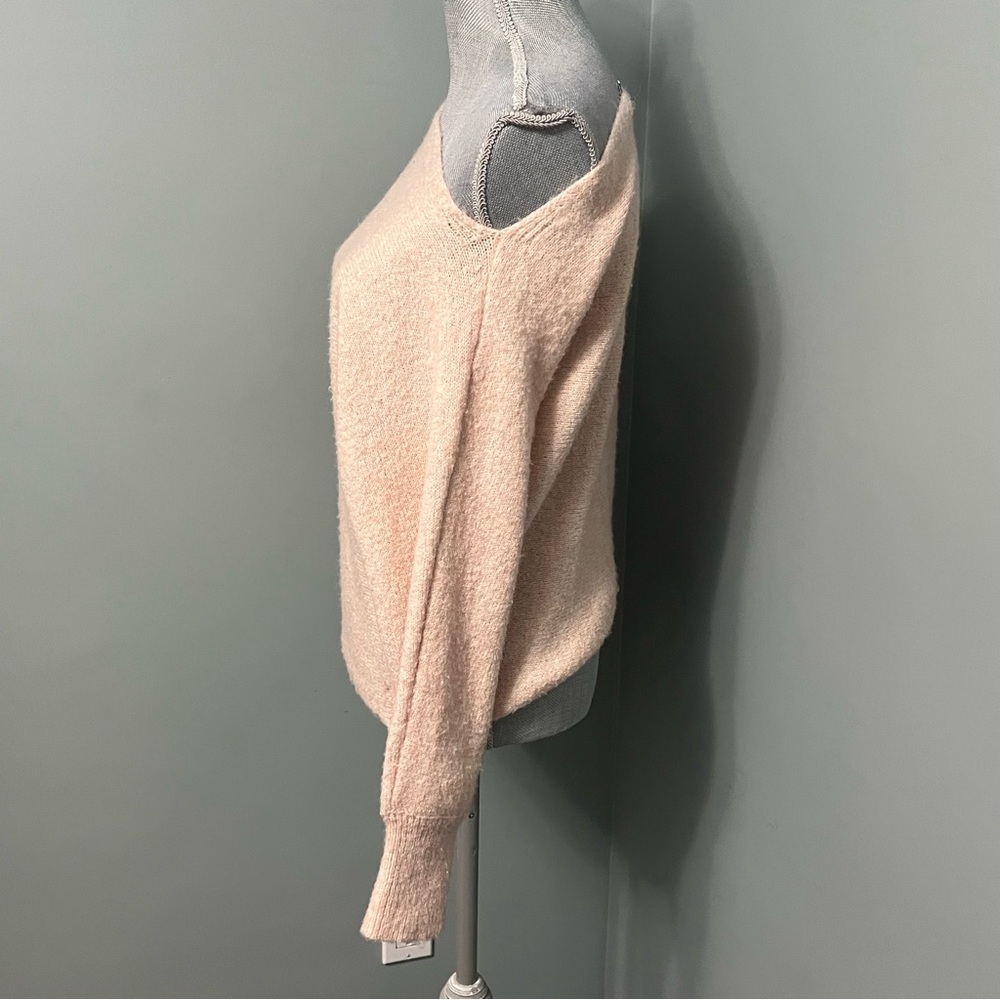 GUESS off shoulder cozy fuzzy sweater Womens size small - Picture 5 of 9